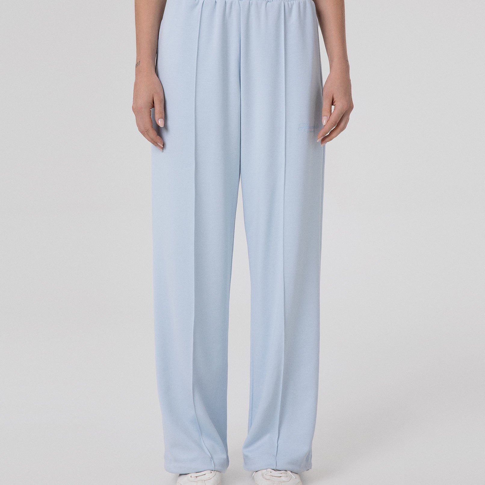PANTALONE IN VISCOSA MORBIDO CON NERVATURE SUL DAVANTI