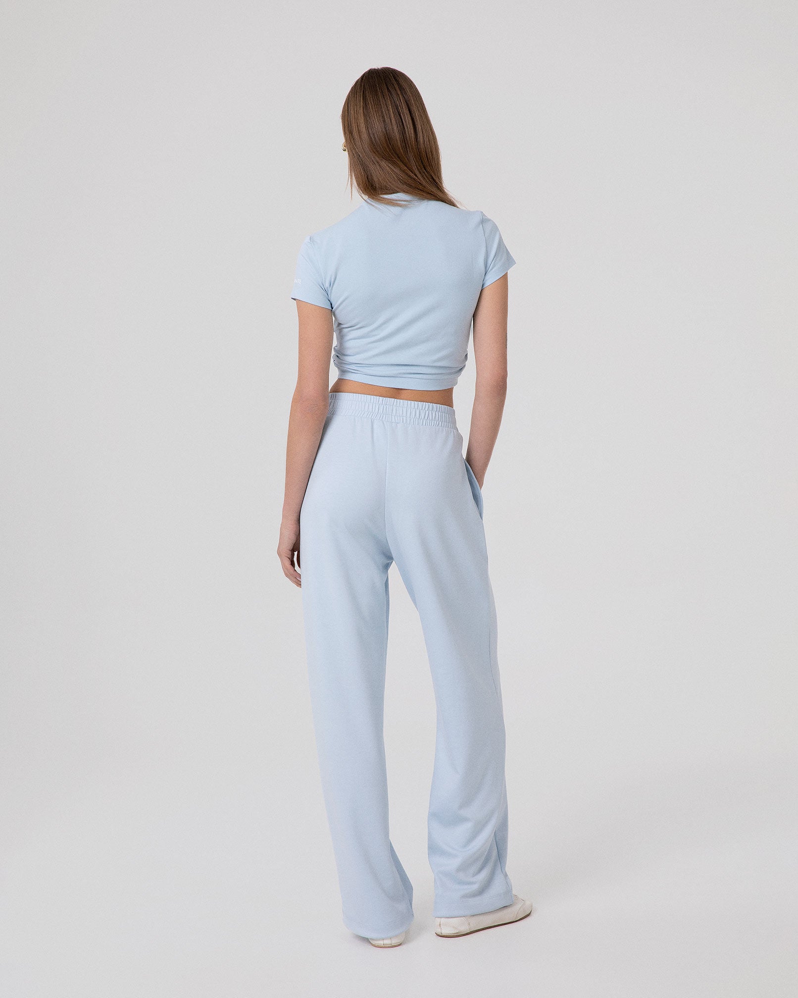 PANTALONE IN VISCOSA MORBIDO CON NERVATURE SUL DAVANTI