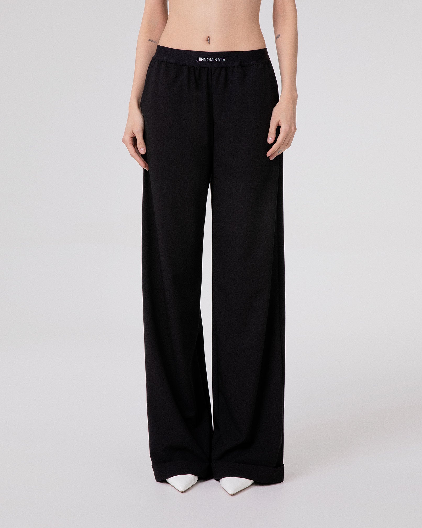 PANTALONE CON ELASTICO IN VITA E RISVOLTO SUL FONDO