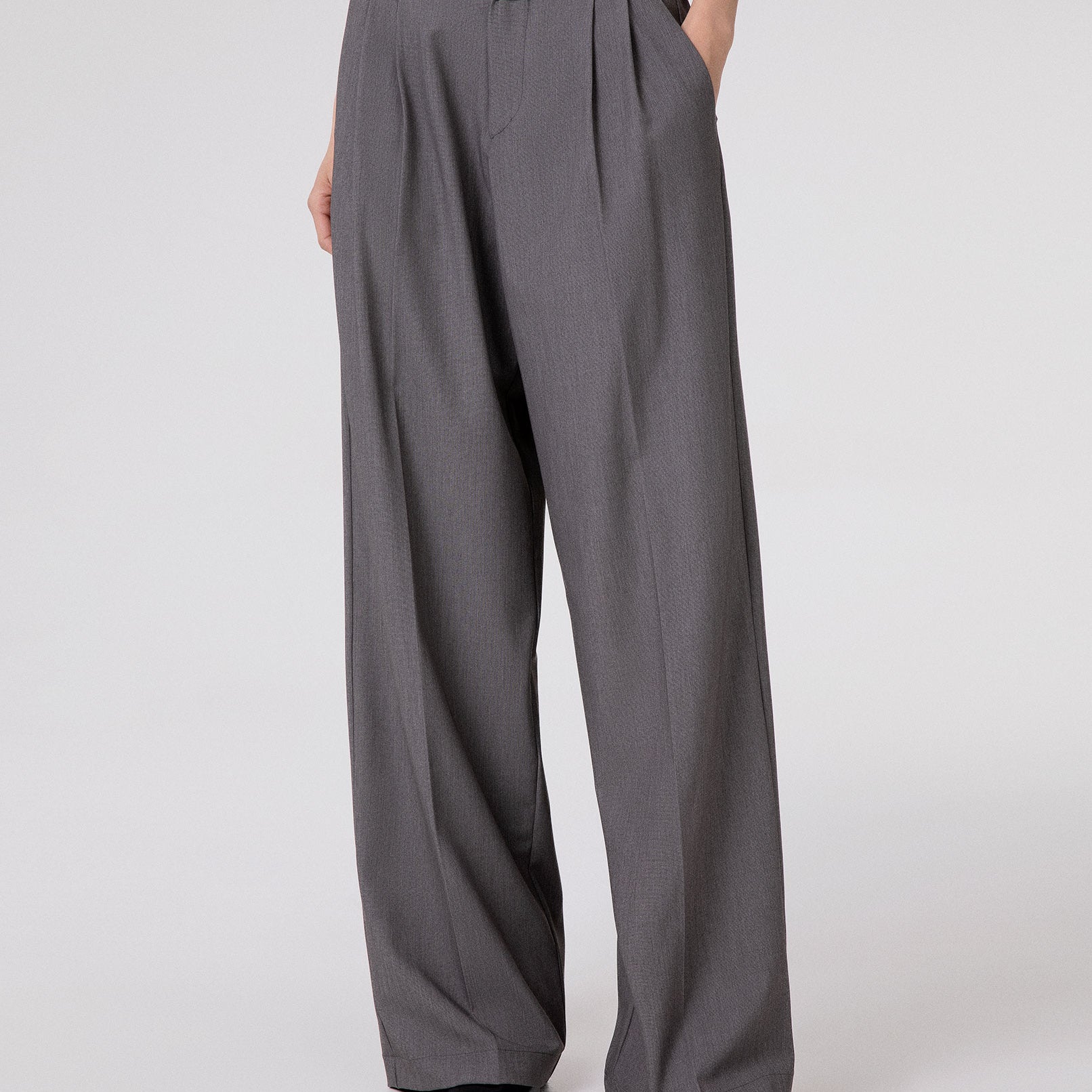 PANTALONE DRITTO CON PENCES CON CINTO LOGATO