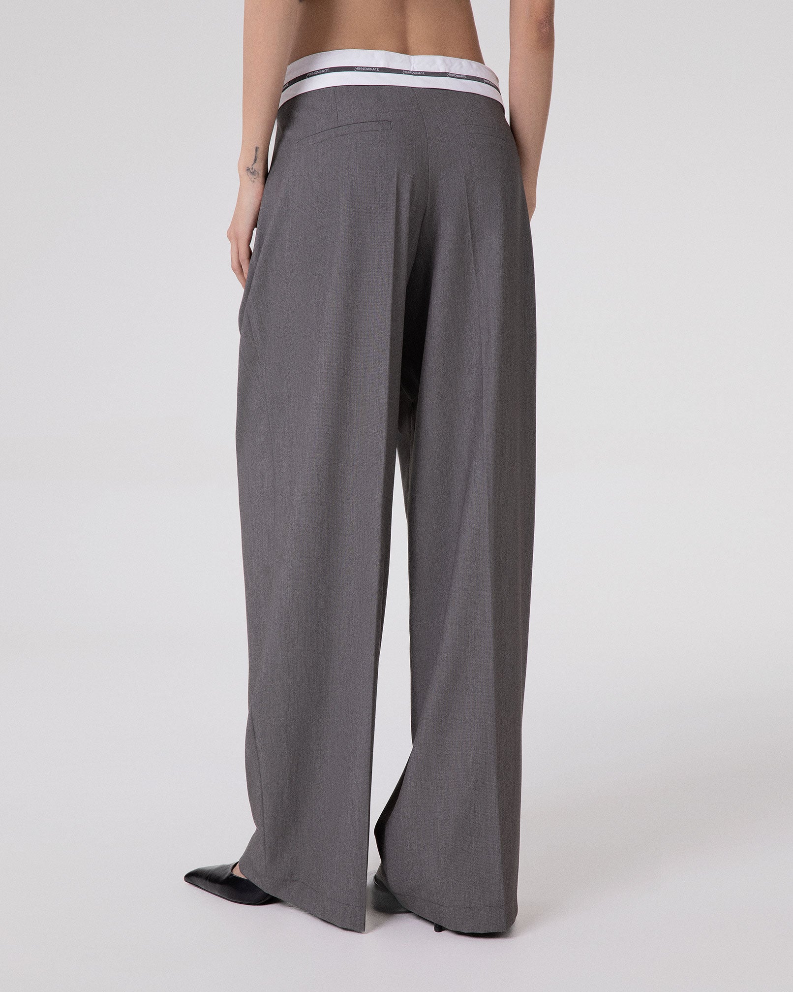 PANTALONE DRITTO CON PENCES CON CINTO LOGATO