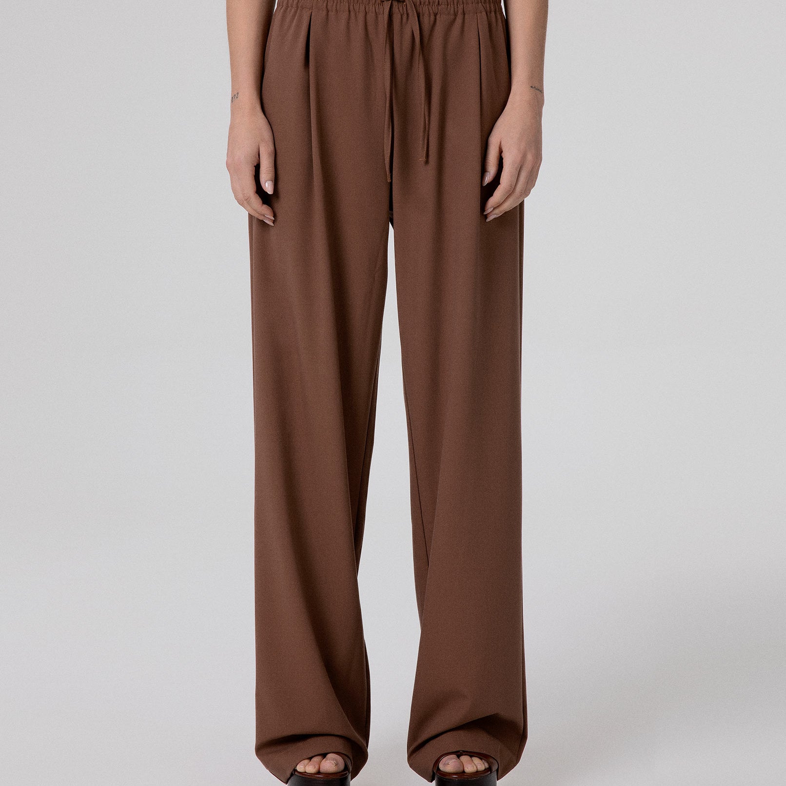 PANTALONE OVER CON PENCES E COULISSE