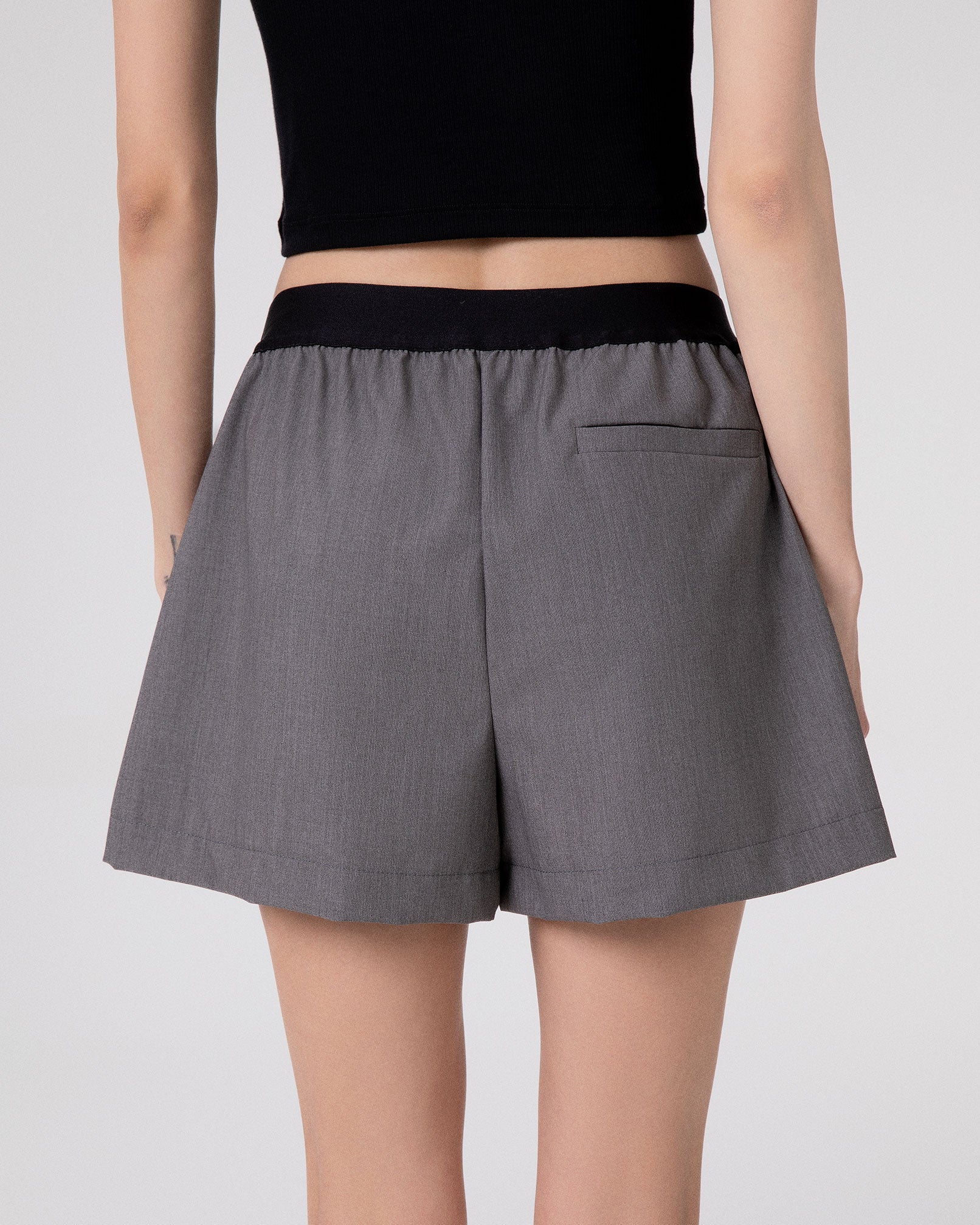 SHORTS WITH ELASTIC WAIST