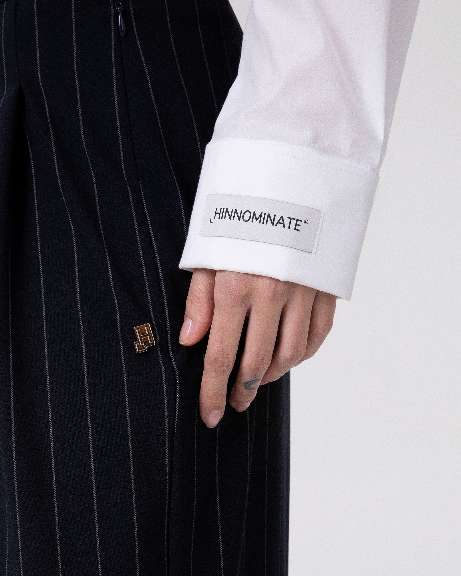 CAMICIA CORTA CON ELASTICO AL FONDO E POLSO ALTO RIGIRATO