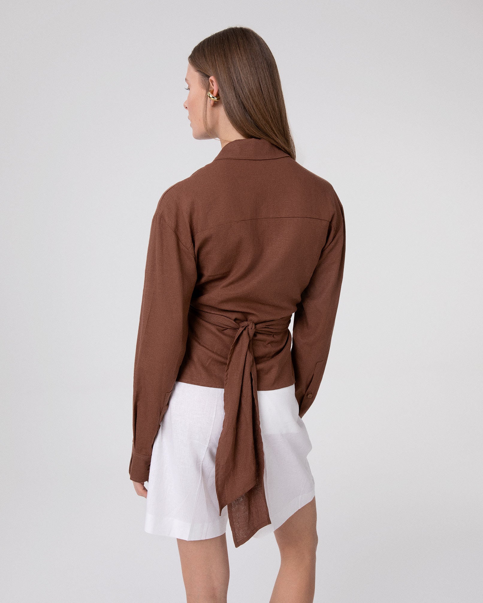 CAMICIA CORTA IN LINO CON NODO SUL DAVANTI