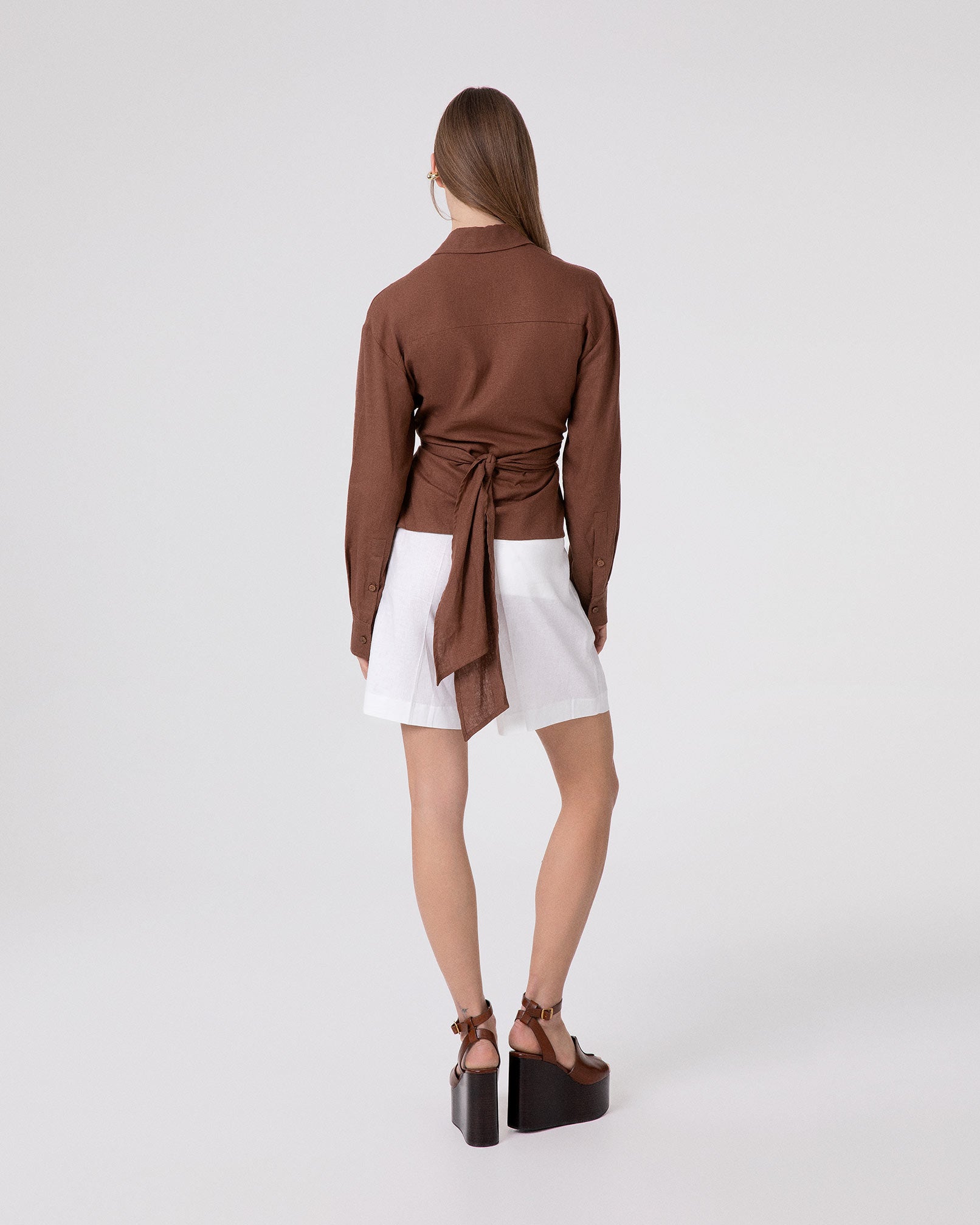 CAMICIA CORTA IN LINO CON NODO SUL DAVANTI