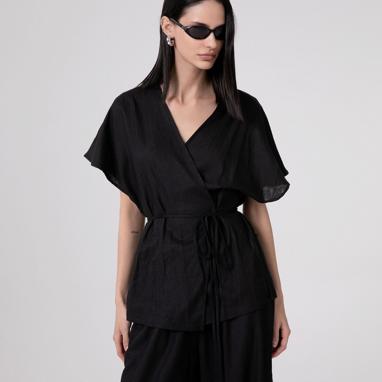 CAMICIA IN LINO SMANICATA CON CINTURA IN VITA