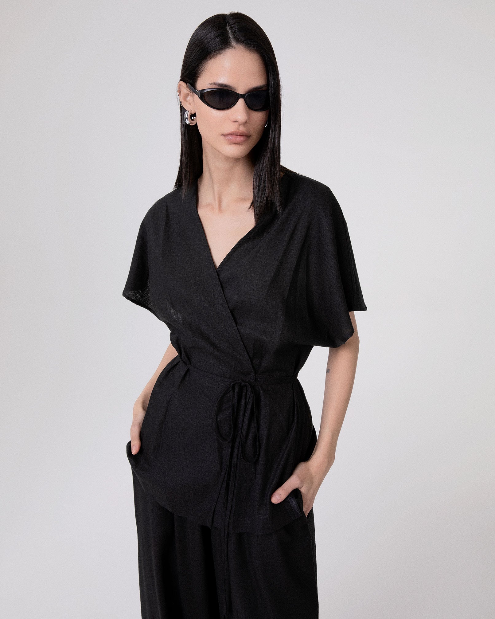 CAMICIA IN LINO SMANICATA CON CINTURA IN VITA