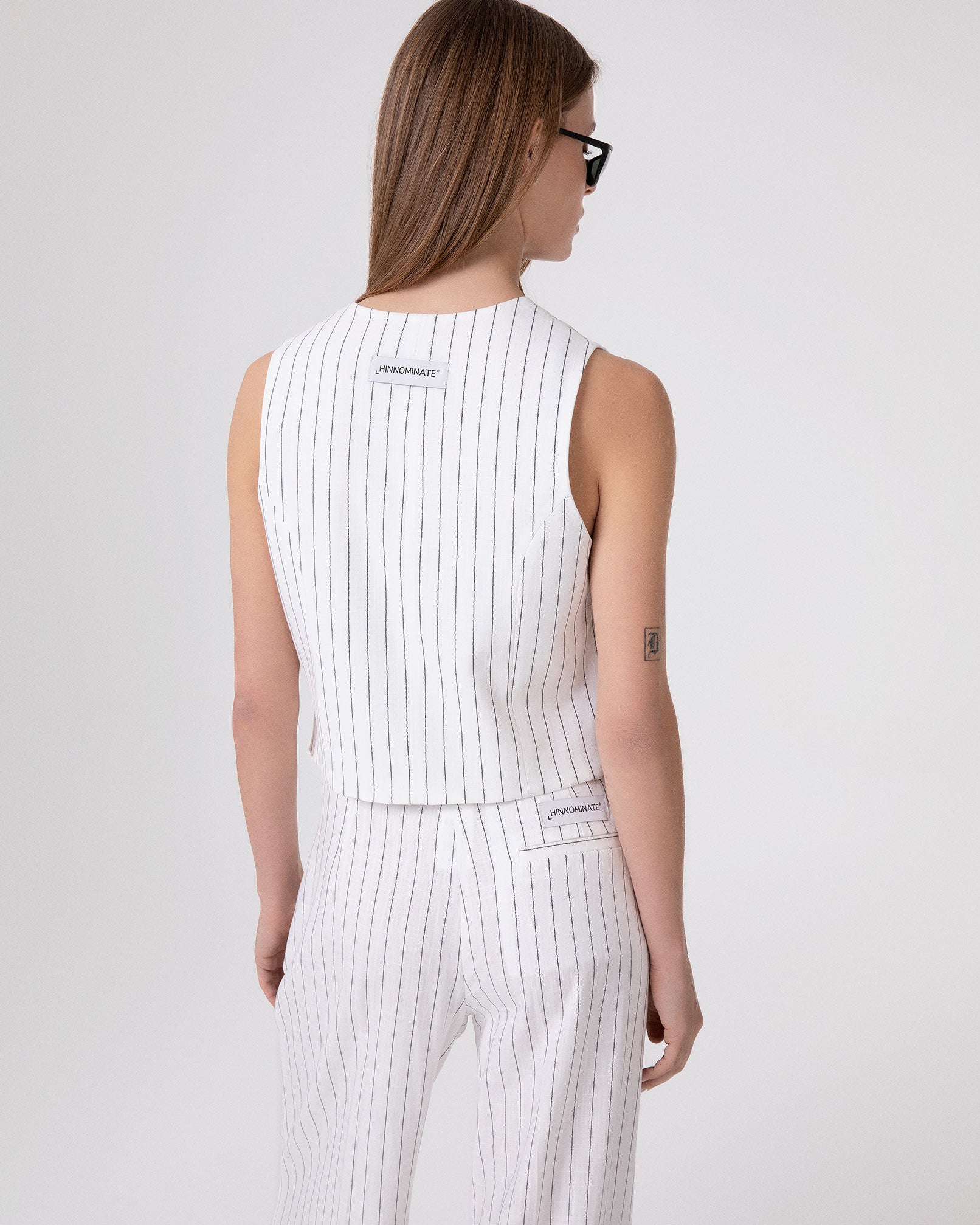GILET CON SCOLLO AMPIO IN LINO GESSATO