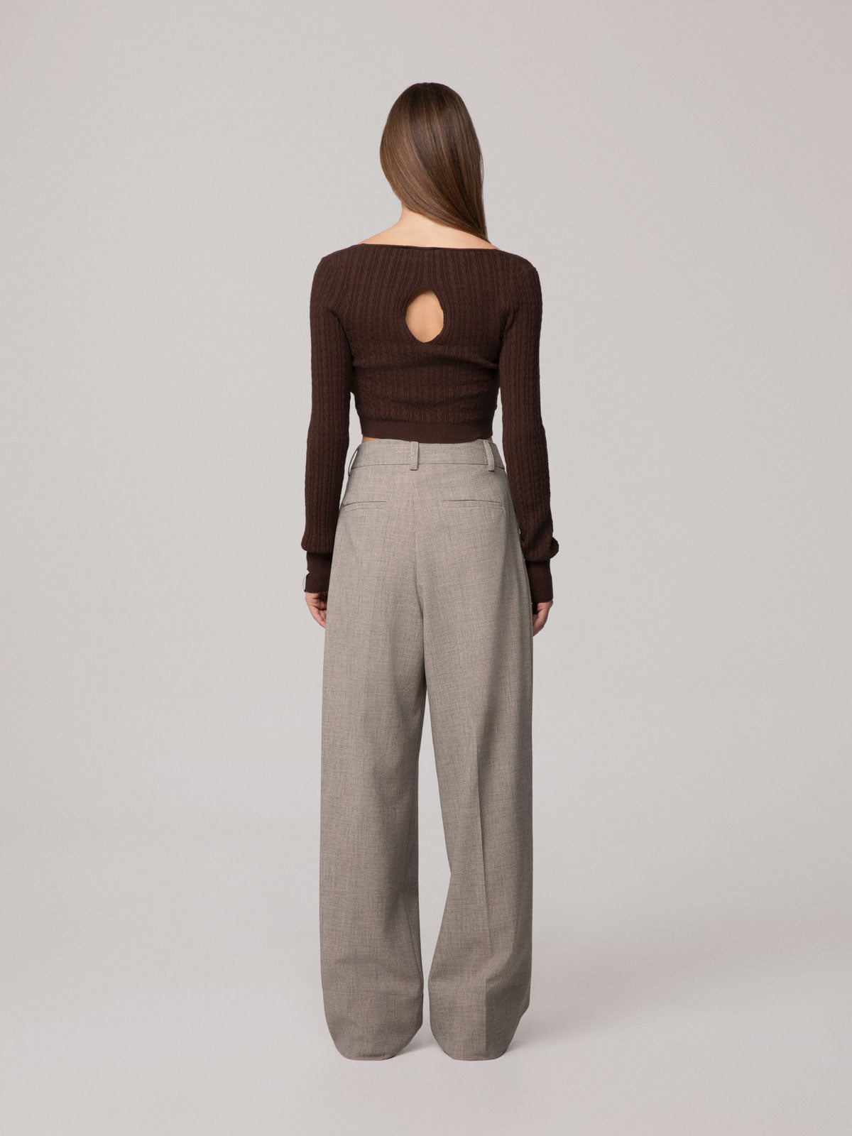 CARDIGAN CORTO IN MAGLIA CON DETAGLIO SUL RETRO