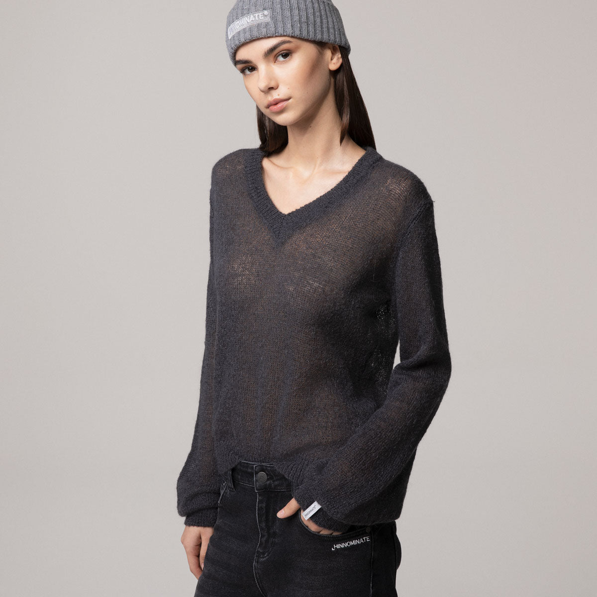 MAGLIA CON SCOLLLO A "V" IN MOHAIR