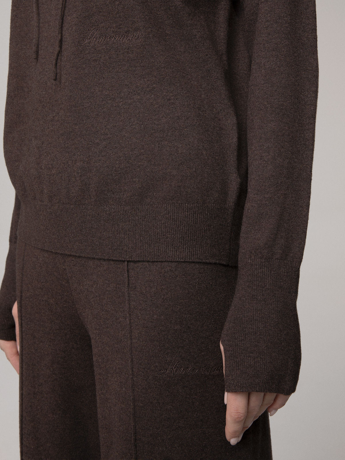 MAGLIA CAPPUCCIO CON RICAMO