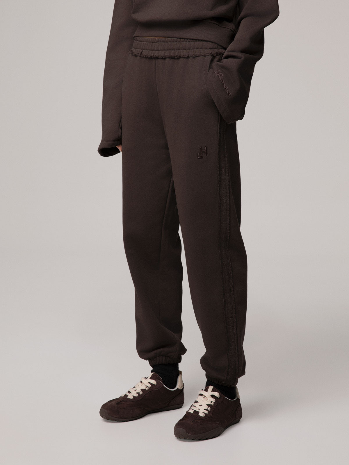 PANTALONE BASICO CON PARTI A ROVESCIO