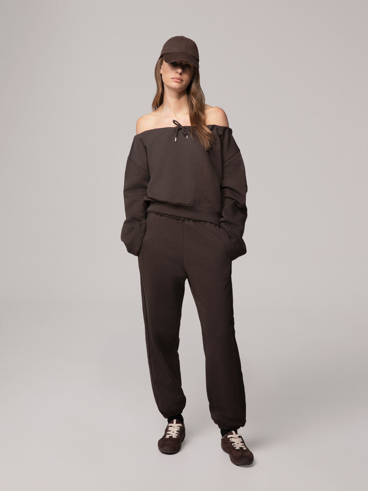 PANTALONE BASICO CON PARTI A ROVESCIO