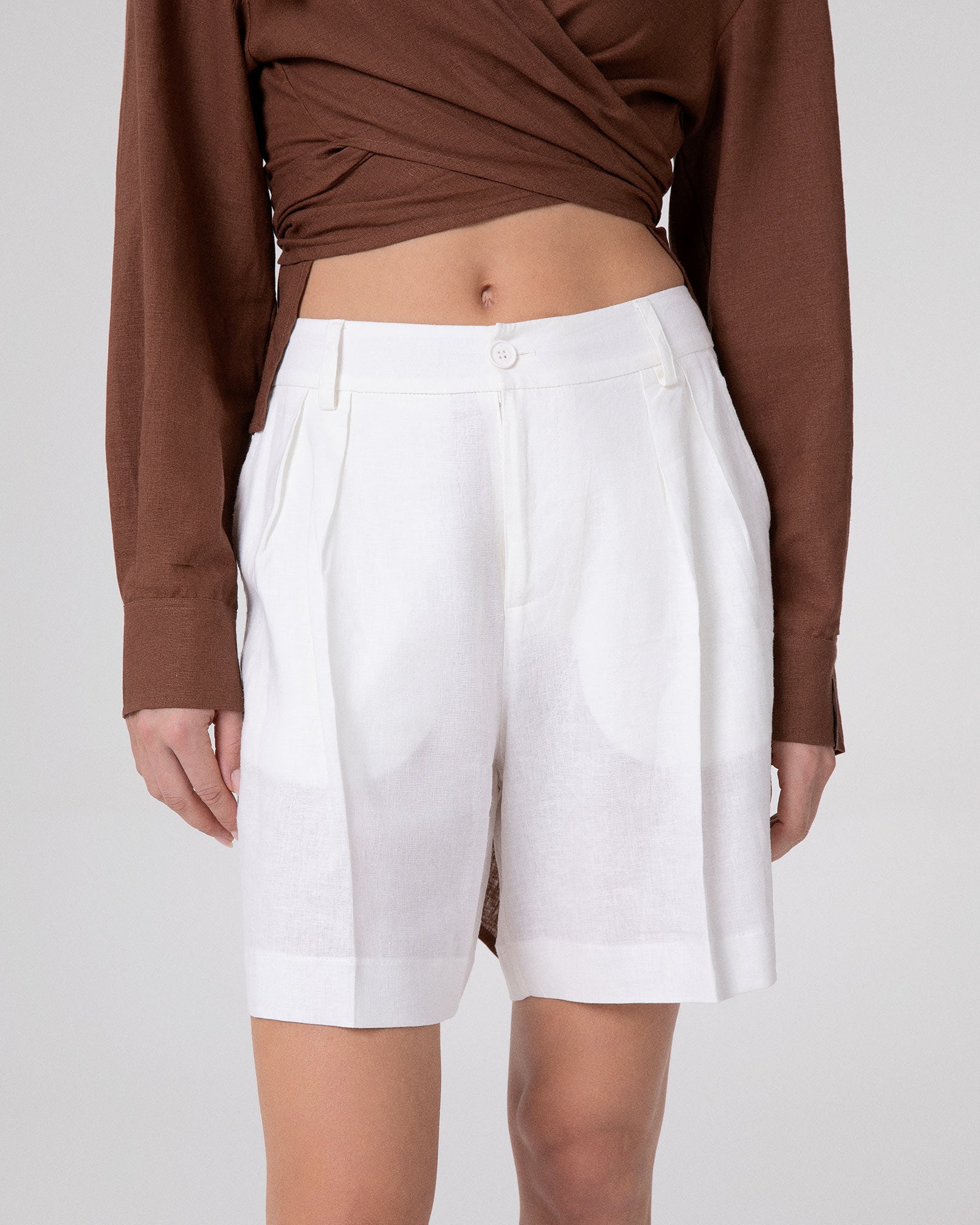 SHORTS IN VISCOSA TAGLIO VIVO AL FONDO