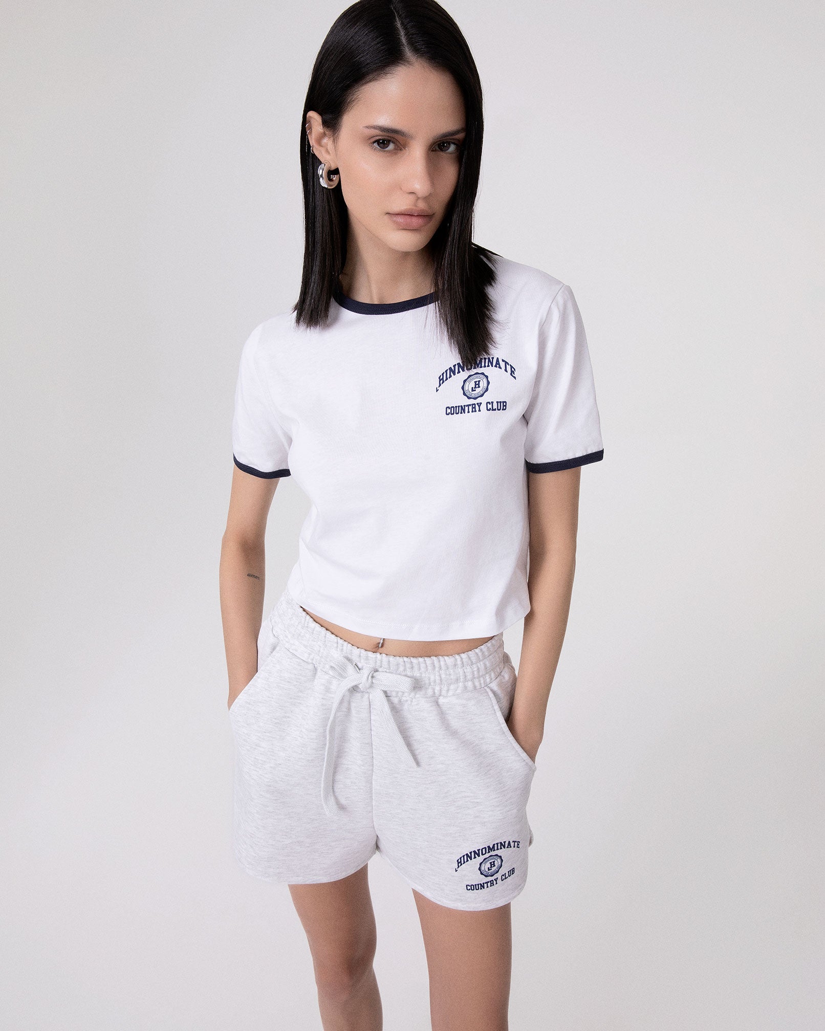 T-SHIRT IN JERSEY CON COLLO E BORDI MANICA IN CONTRASTO