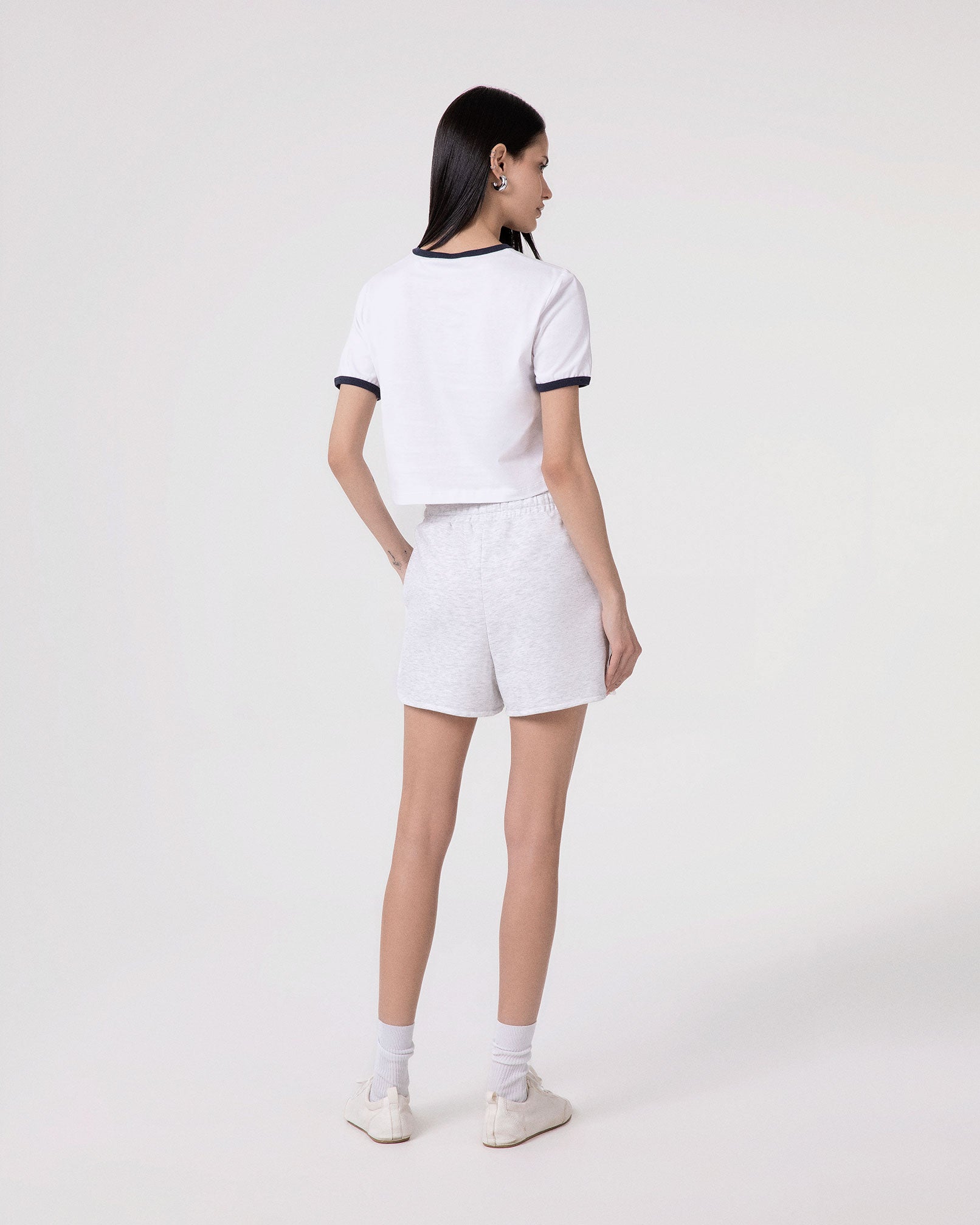 T-SHIRT IN JERSEY CON COLLO E BORDI MANICA IN CONTRASTO