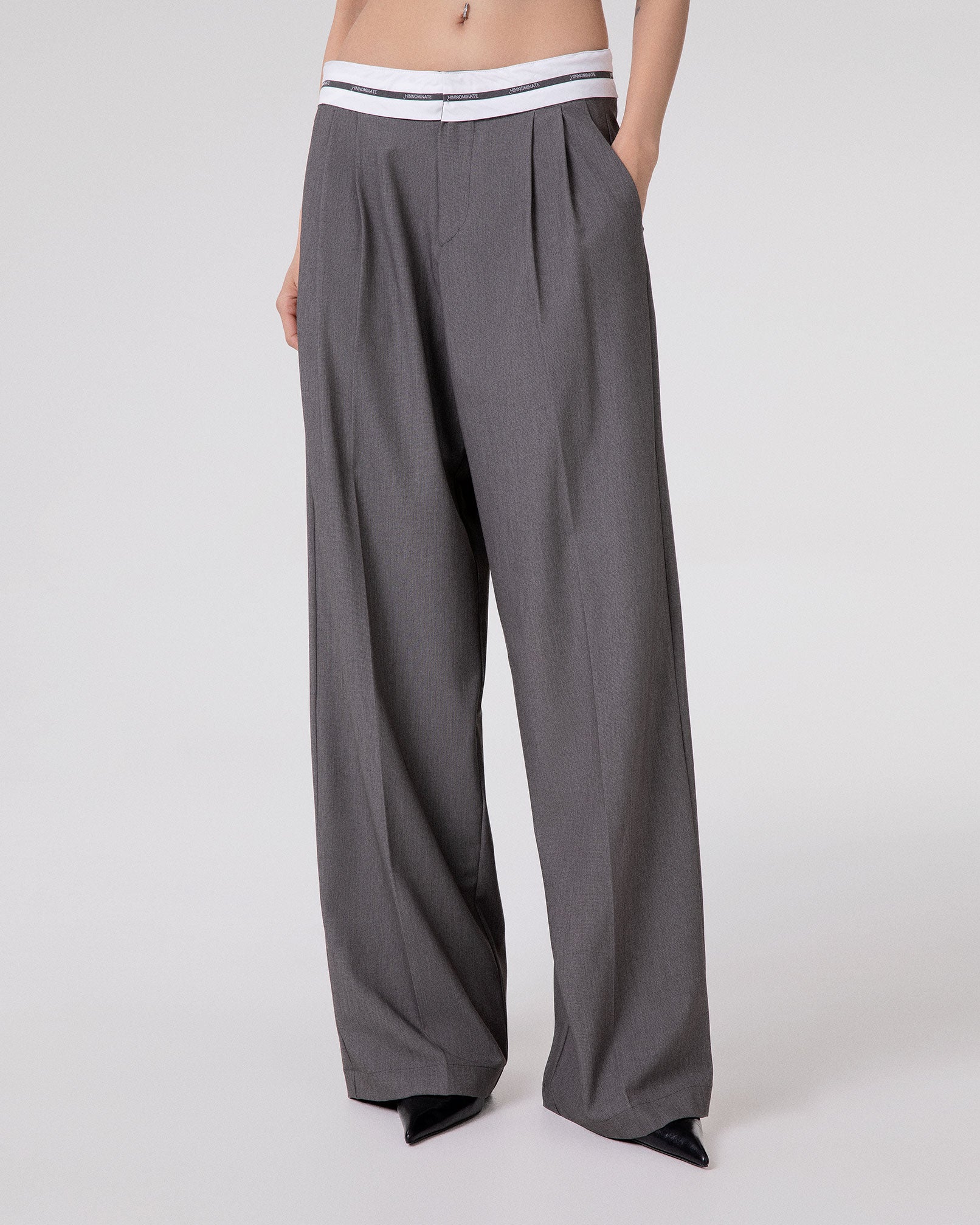 PANTALONE DRITTO CON PENCES CON CINTO LOGATO