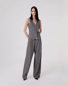 PANTALONE DRITTO CON PENCES CON CINTO LOGATO