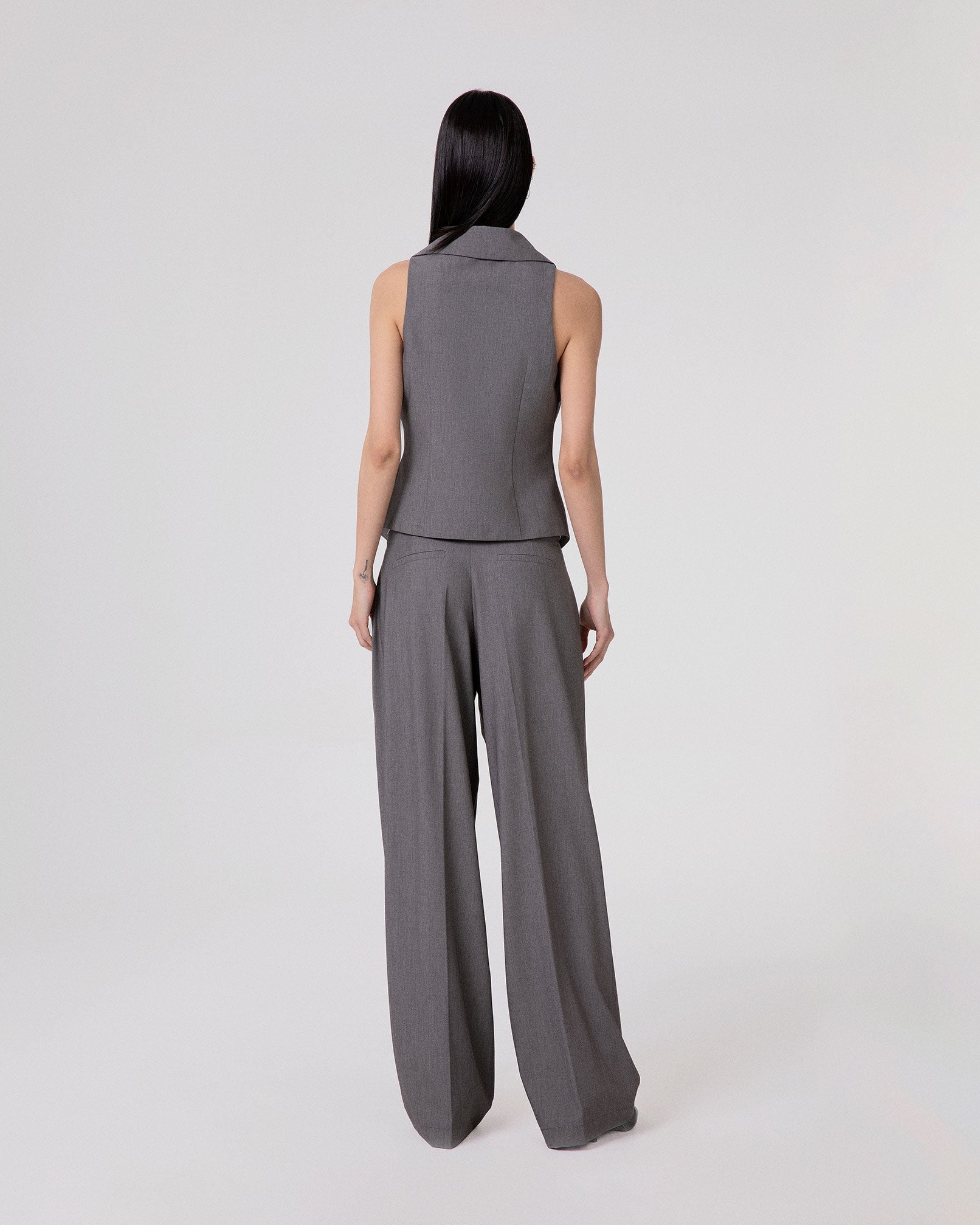 PANTALONE DRITTO CON PENCES CON CINTO LOGATO