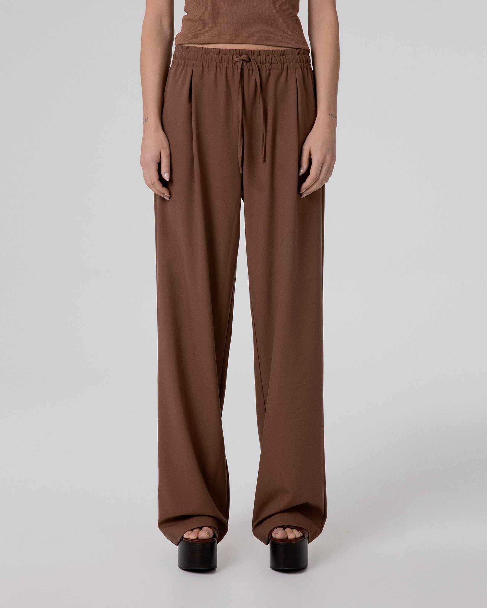 PANTALONE OVER CON PENCES E COULISSE