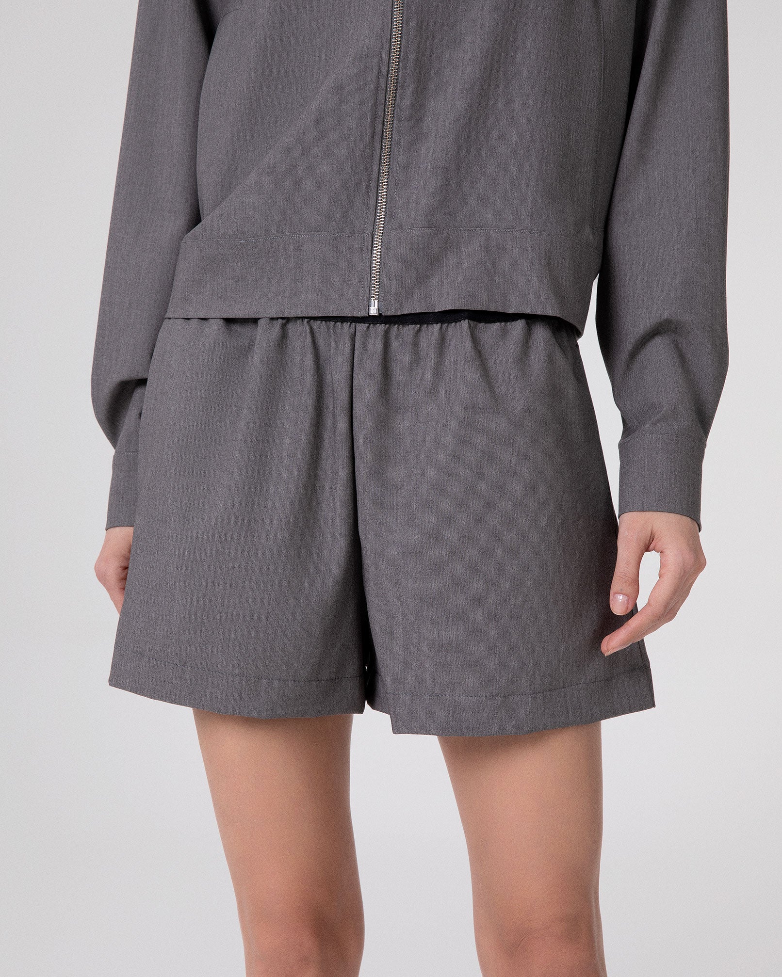 SHORTS CON ELASTICO IN VITA