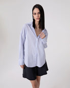 CAMICIA BASICA RIGATA IN COTONE