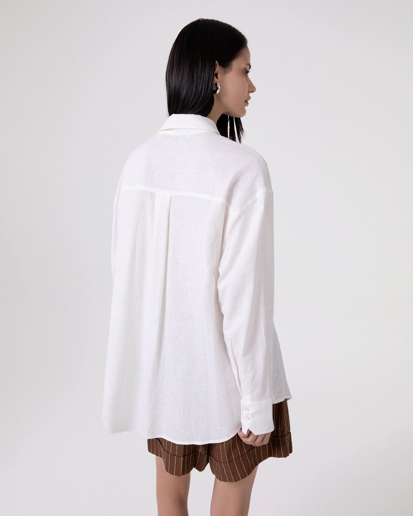 CAMICIA IN LINO CON TASCHE FRONTALI