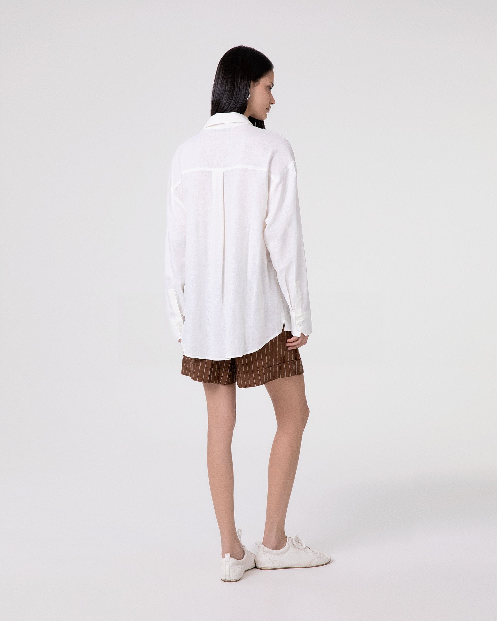 CAMICIA IN LINO CON TASCHE FRONTALI