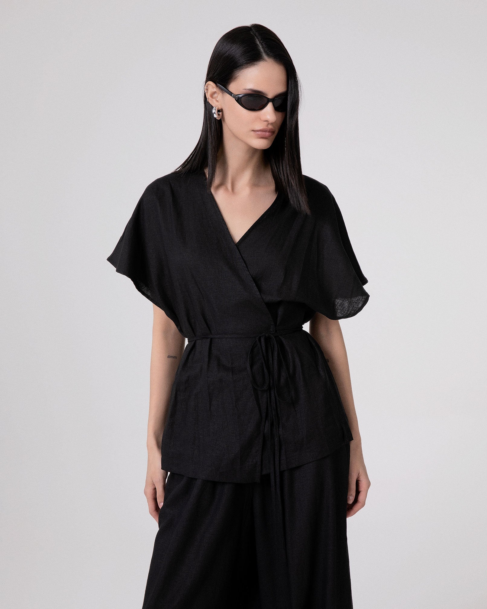 CAMICIA IN LINO SMANICATA CON CINTURA IN VITA