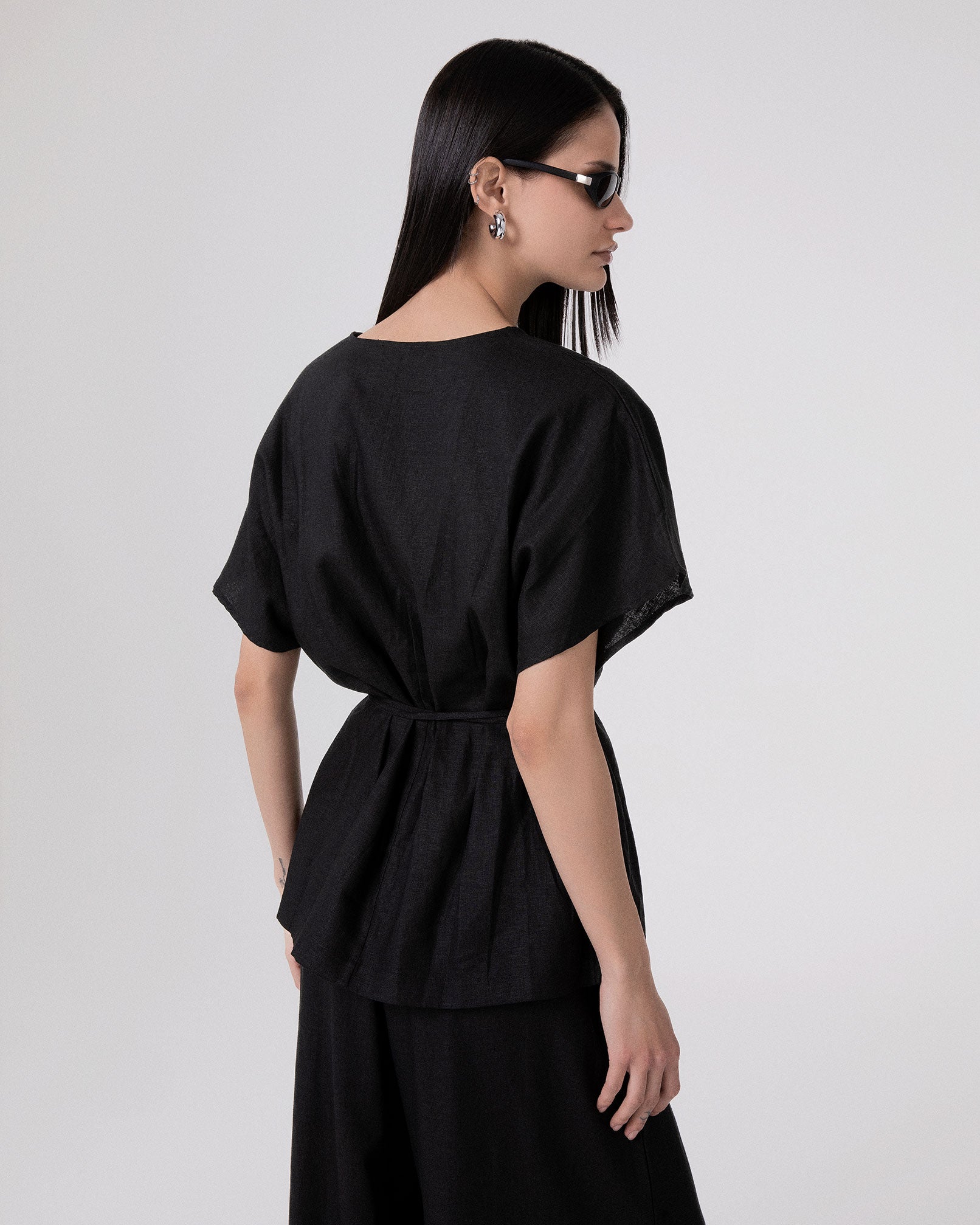 CAMICIA IN LINO SMANICATA CON CINTURA IN VITA