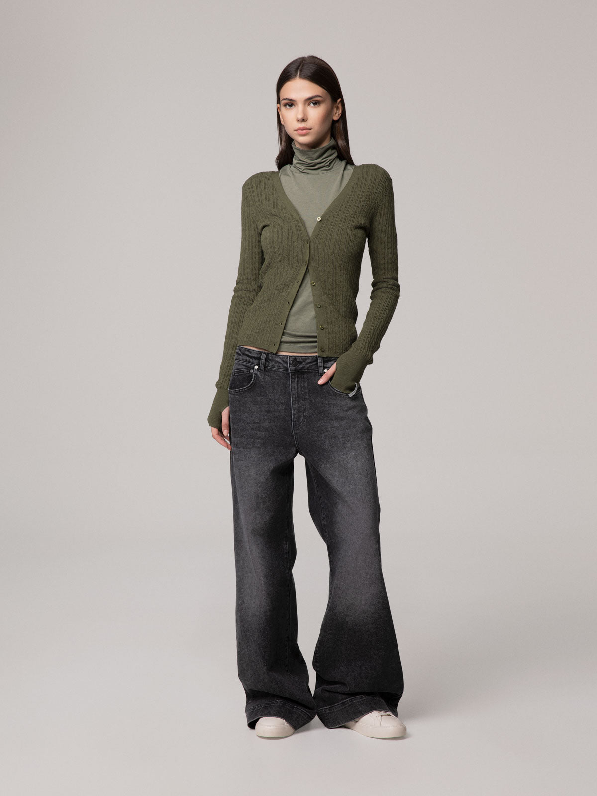 CARDIGAN IN MAGLIA CON SCOLLO A "V"