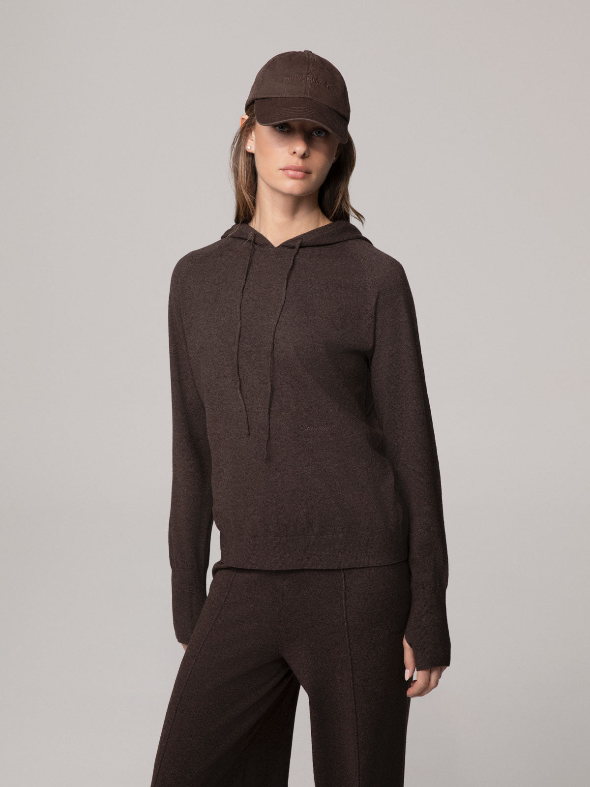 MAGLIA CAPPUCCIO CON RICAMO