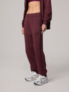 PANTALONE BASICO TINTO CON PARTI A ROVESCIO