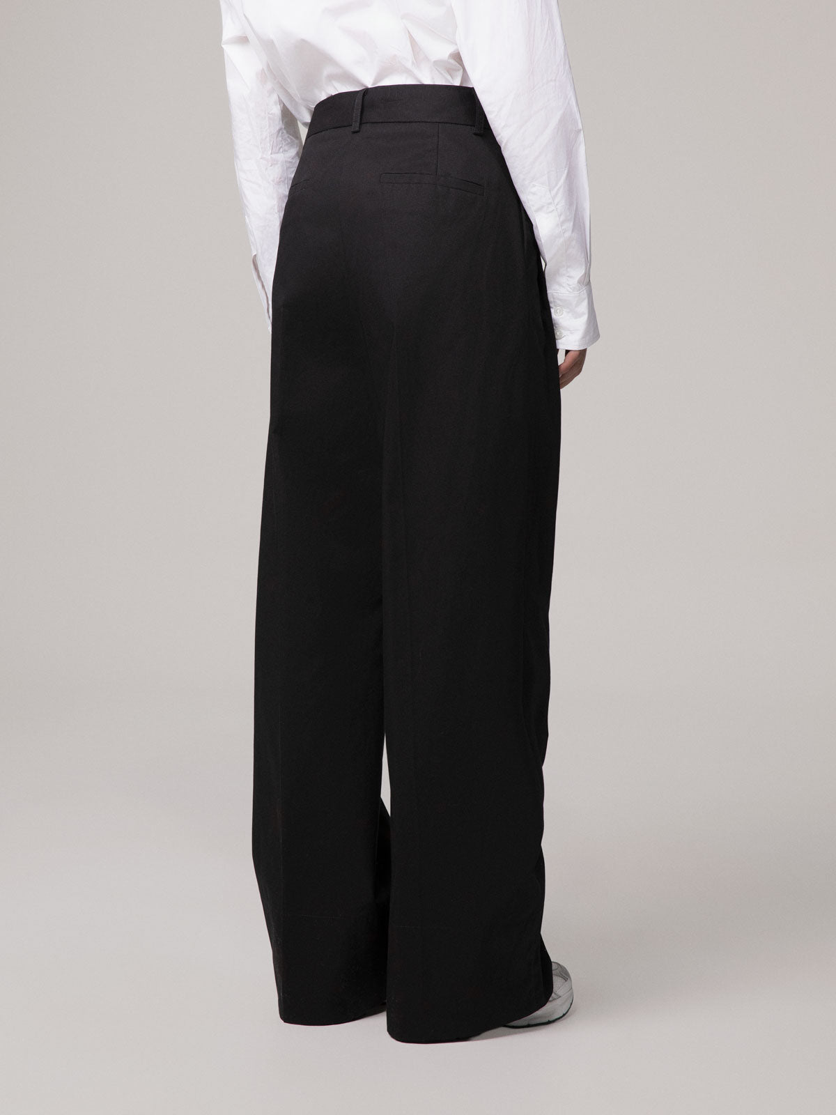 PANTALONE OVER CON DOPPIA PENCES IN COTONE