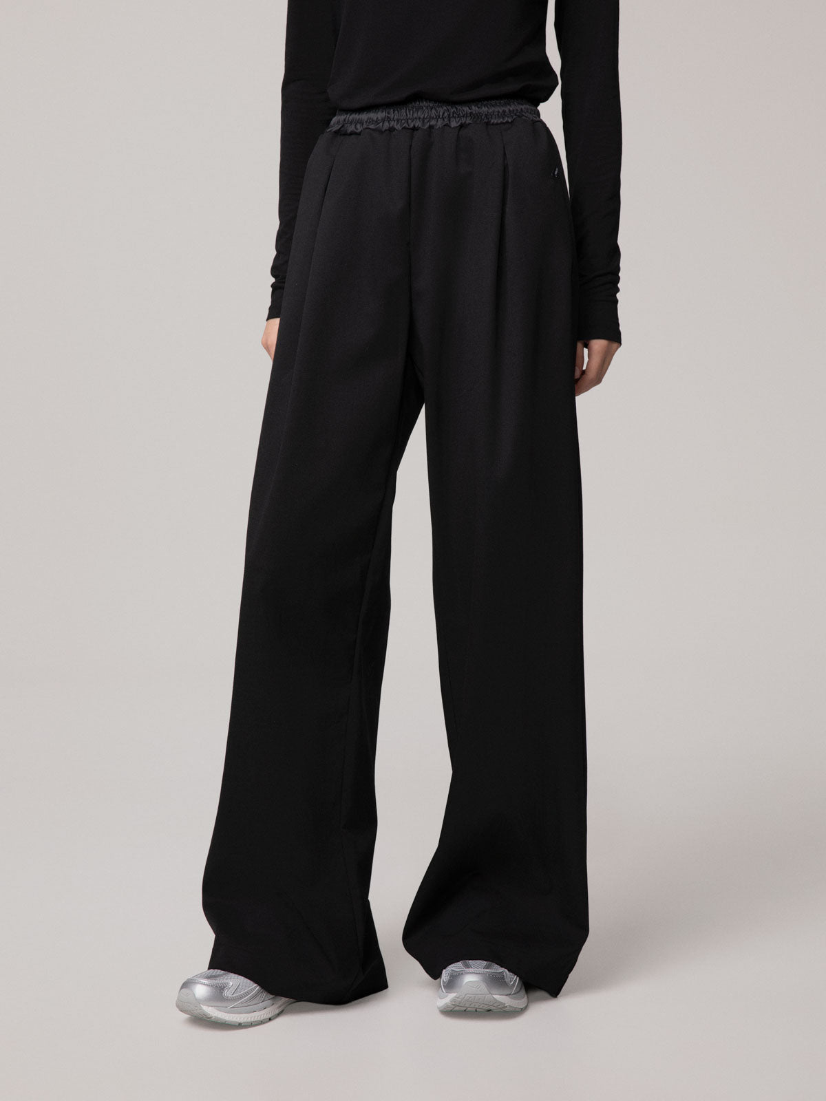PANTALONE IN FRESCOLANA CON PENCES E COULISSE