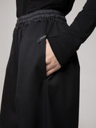 PANTALONE IN FRESCOLANA CON PENCES E COULISSE