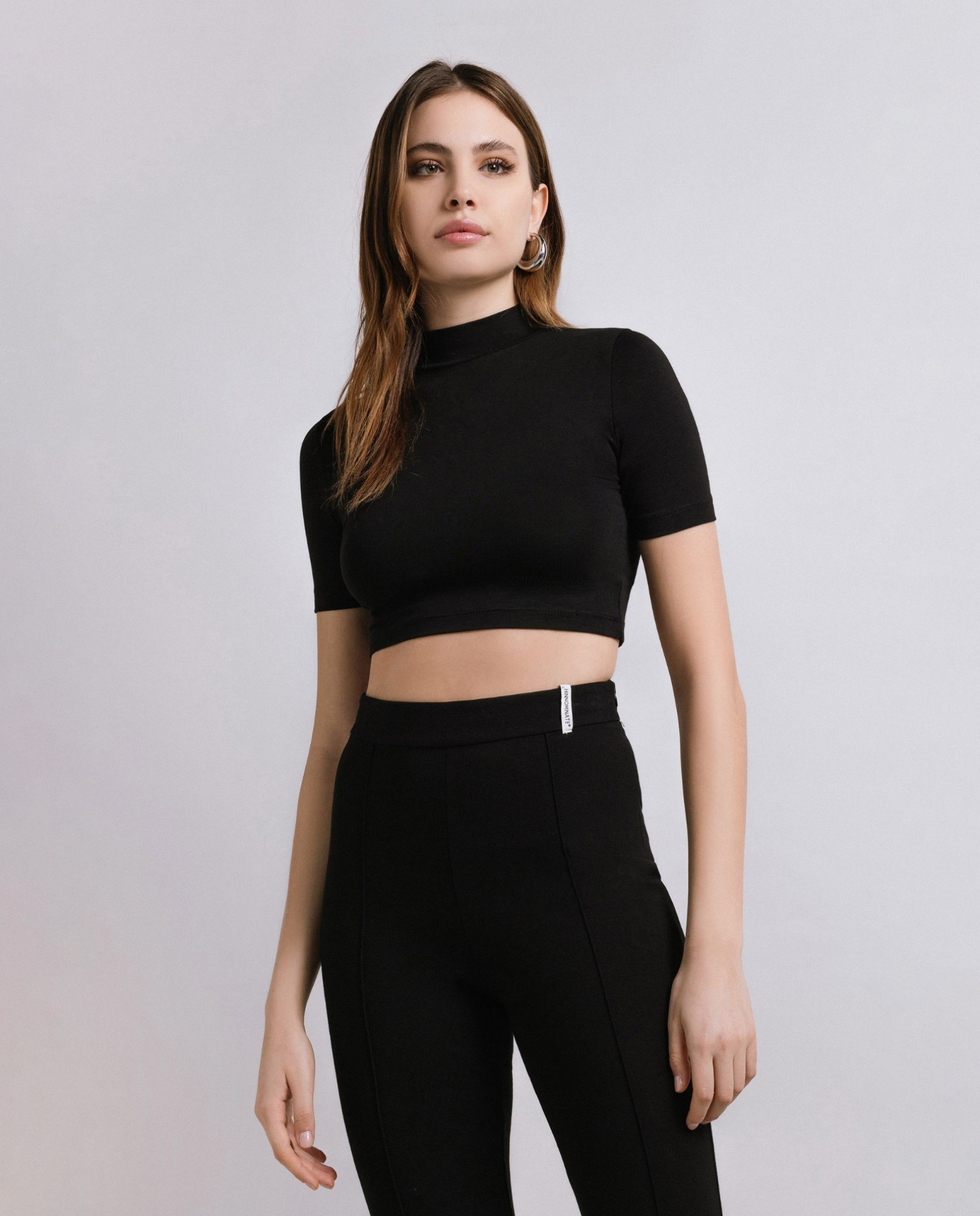 Immagine di Crop Top A Mezza Manica In Bielastico •  Nero