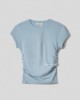 T-shirt in bielastico smanicata con arricciature sui fianchi • Azzurro polvere