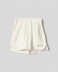 Shorts corto in felpa con spacchi laterali e stampa • Off white